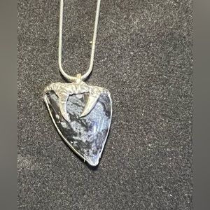 Black agate pendant necklace